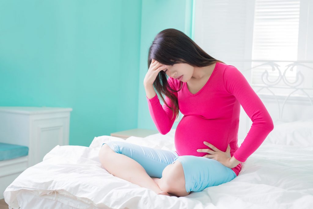 pregnant woman dealing with morning sickness